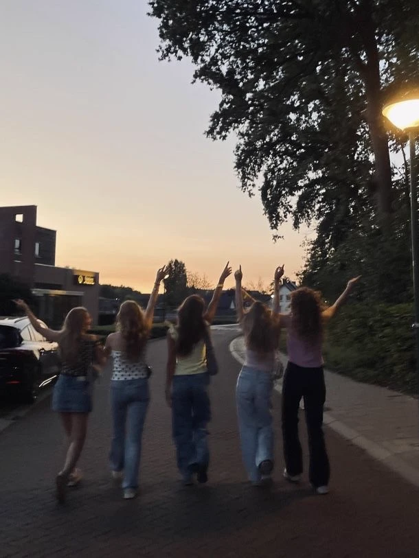 4 Girls... (Bully) thumbnail