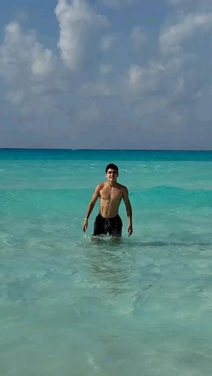 Gilberto Mora thumbnail