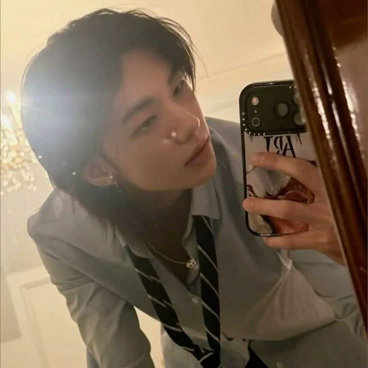 Hyunjin thumbnail
