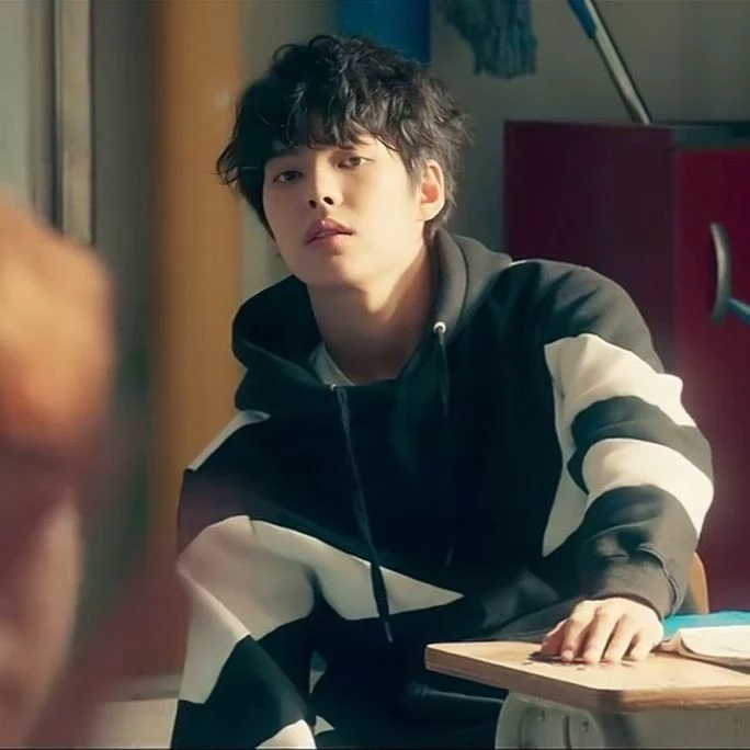 Lee Hyun Woo thumbnail