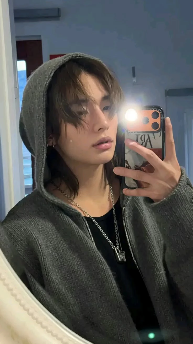 hwang hyunjin thumbnail