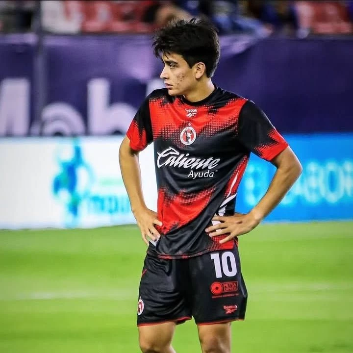 Gilberto Mora thumbnail