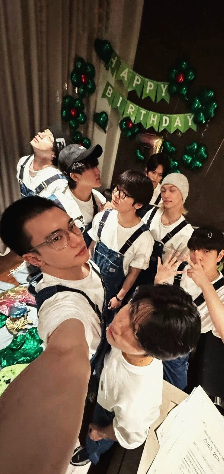 Stray Kids thumbnail