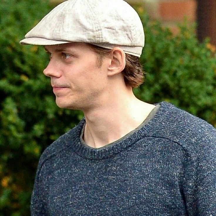 Bill Skarsgard thumbnail