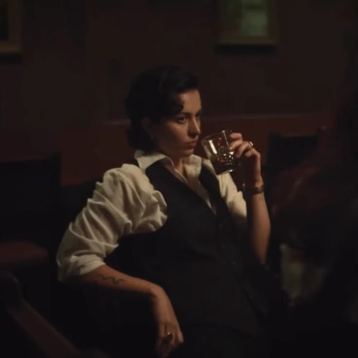 Hazel /wlw, masc women thumbnail