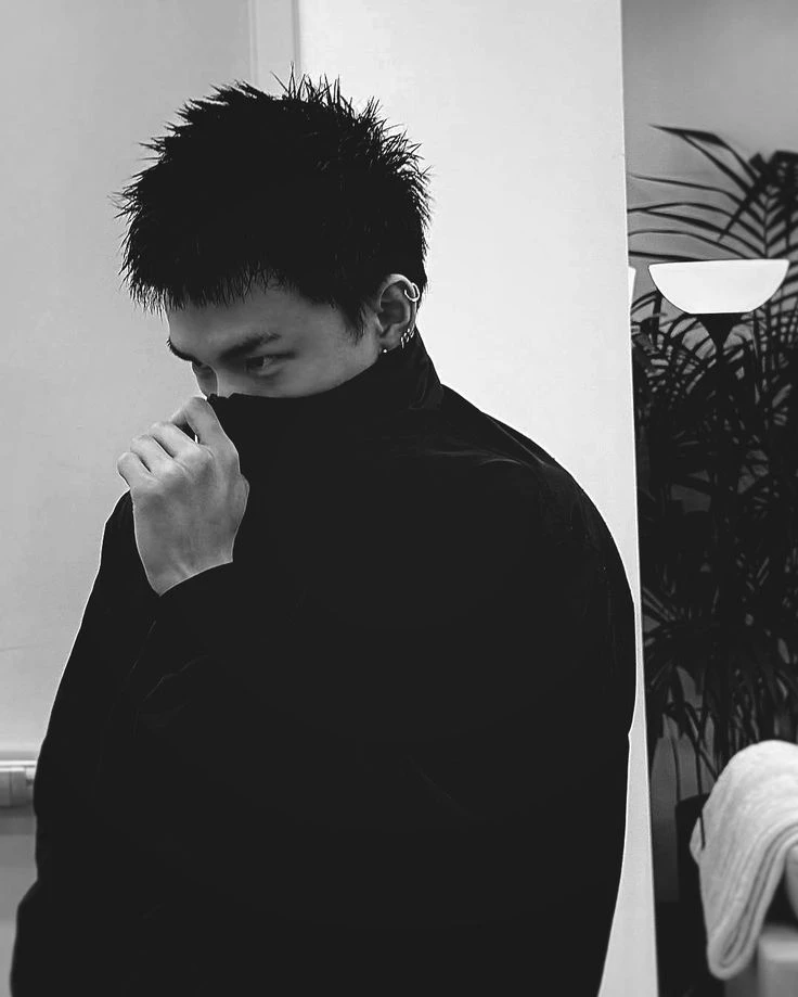 Hwang Hyunjin thumbnail