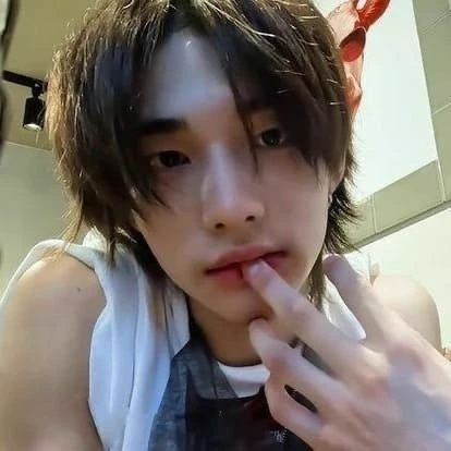 Hyunjin 🪻🥟 thumbnail