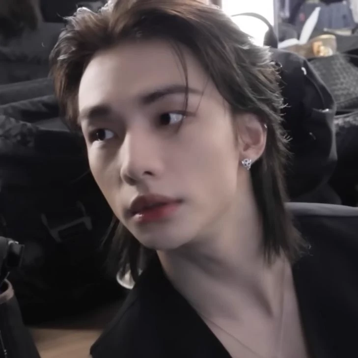 hyunjin thumbnail