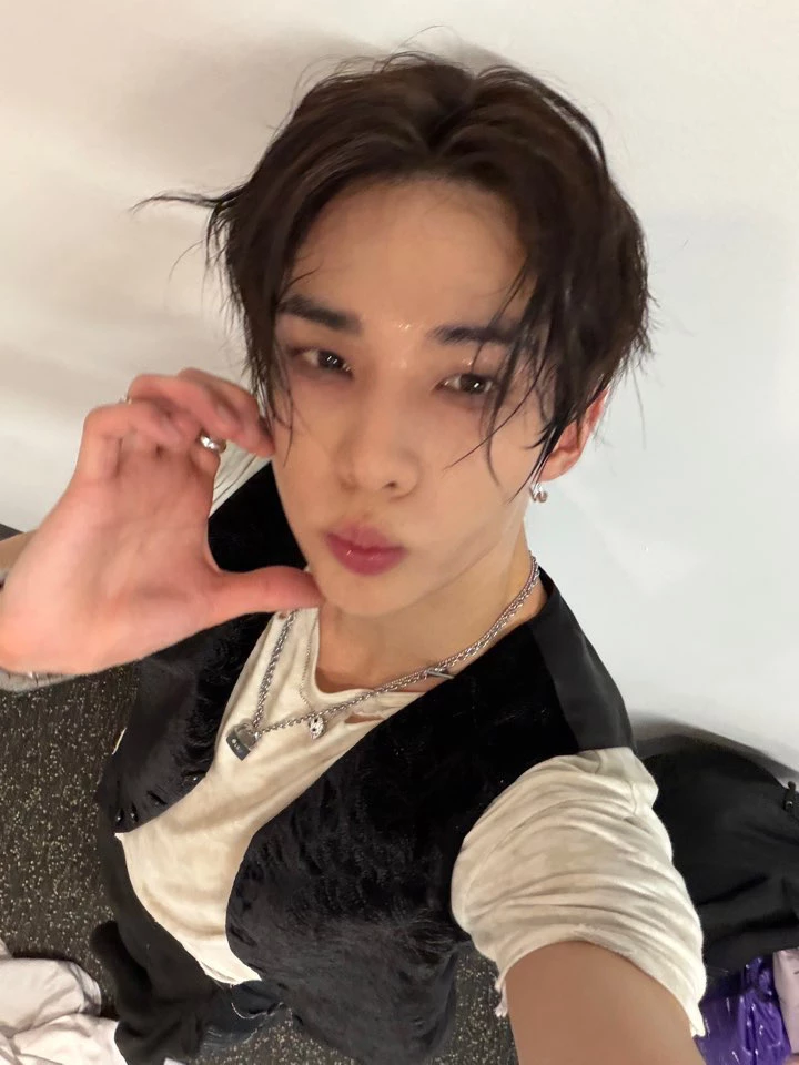 Stray Kids 9th thumbnail