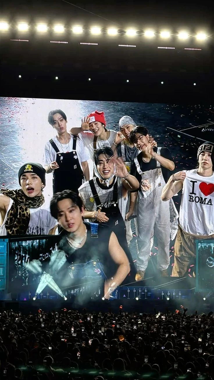 stray kids 9th member thumbnail