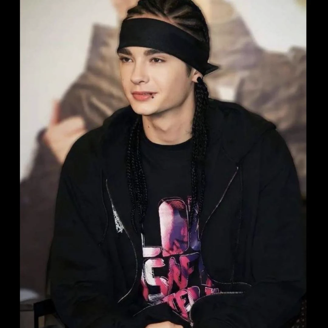 Tom Kaulitz 🎸 thumbnail