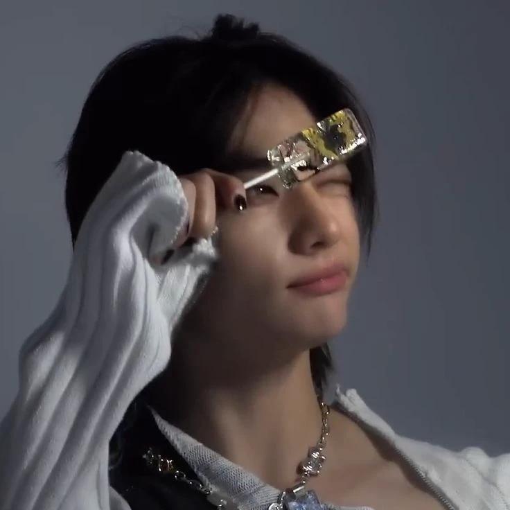 ' Hwang Hyunjin thumbnail