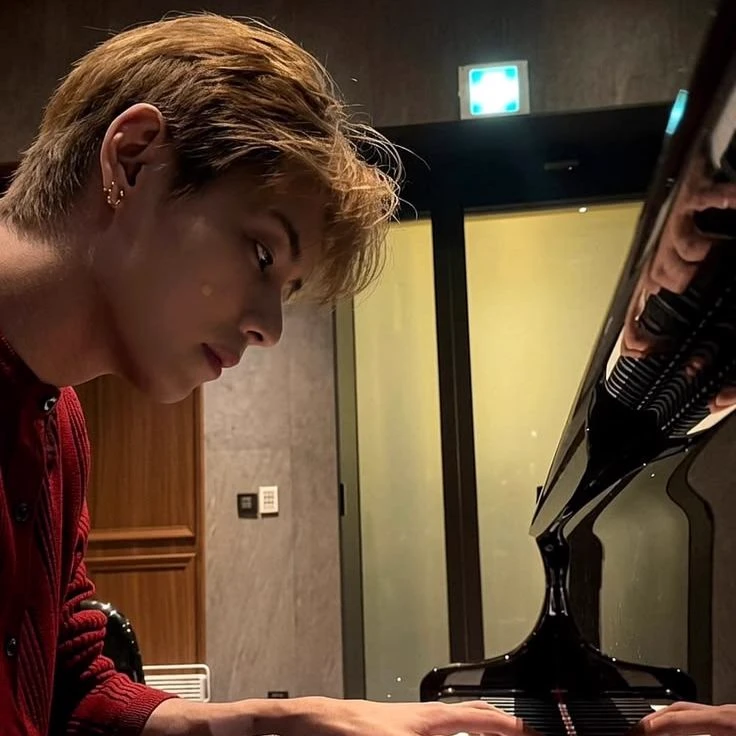 Kim Taehyung thumbnail