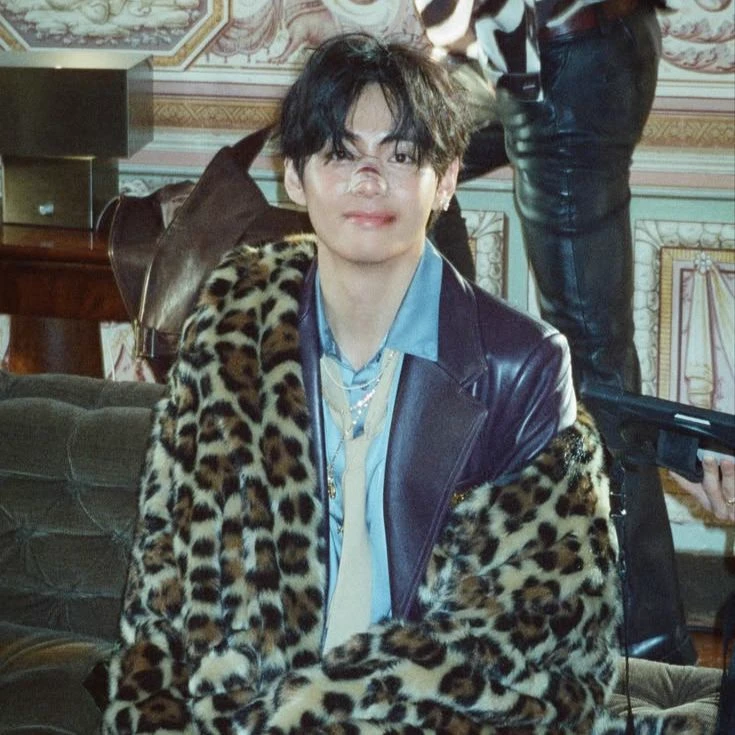Kim Taehyung thumbnail