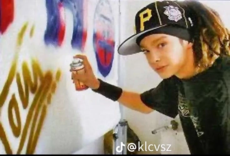 Tom Kaulitz 🤟 thumbnail