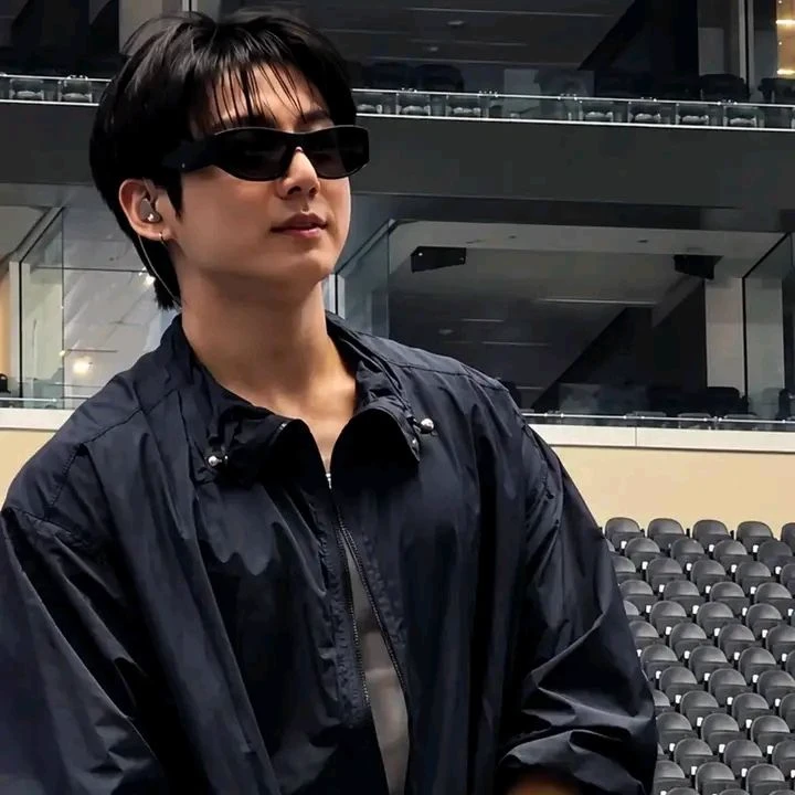 Jeon Jungkook thumbnail