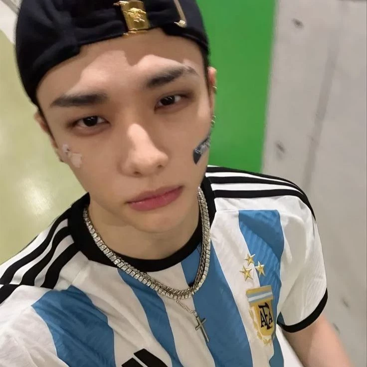 Hwang hyunjin.. thumbnail
