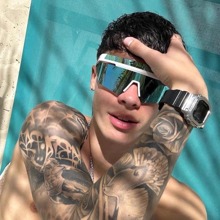 Martinn white thumbnail