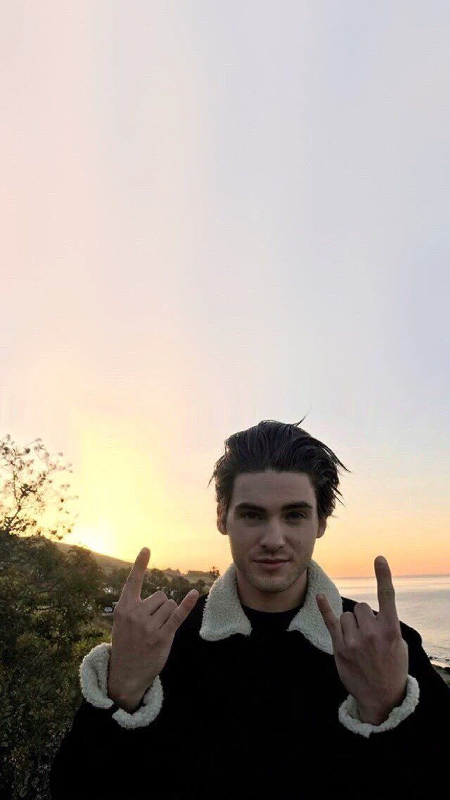 Theo Raeken thumbnail