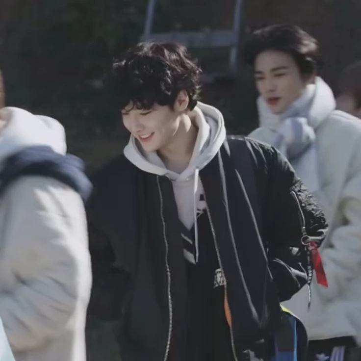 Jeongin - rebelde thumbnail