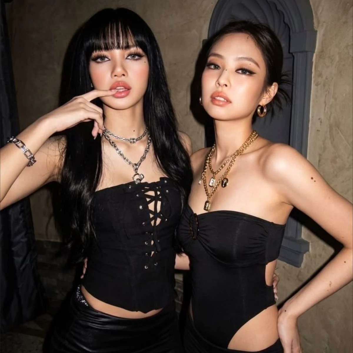 Lisa and jennie  thumbnail