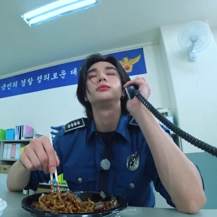 hwang hyunjin thumbnail