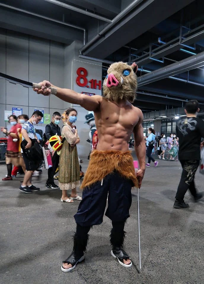 Cosplayer Inosuke Hashibira 💙 thumbnail