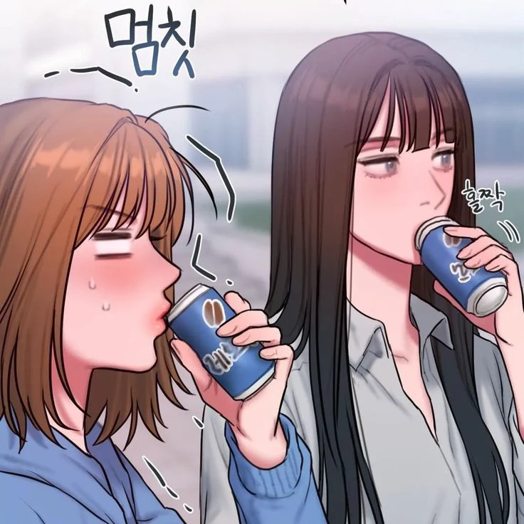 Yuna (next to Minji) thumbnail