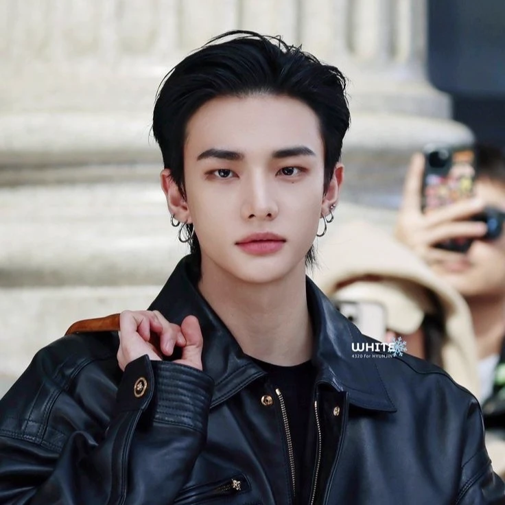 Hwang Hyunjin thumbnail