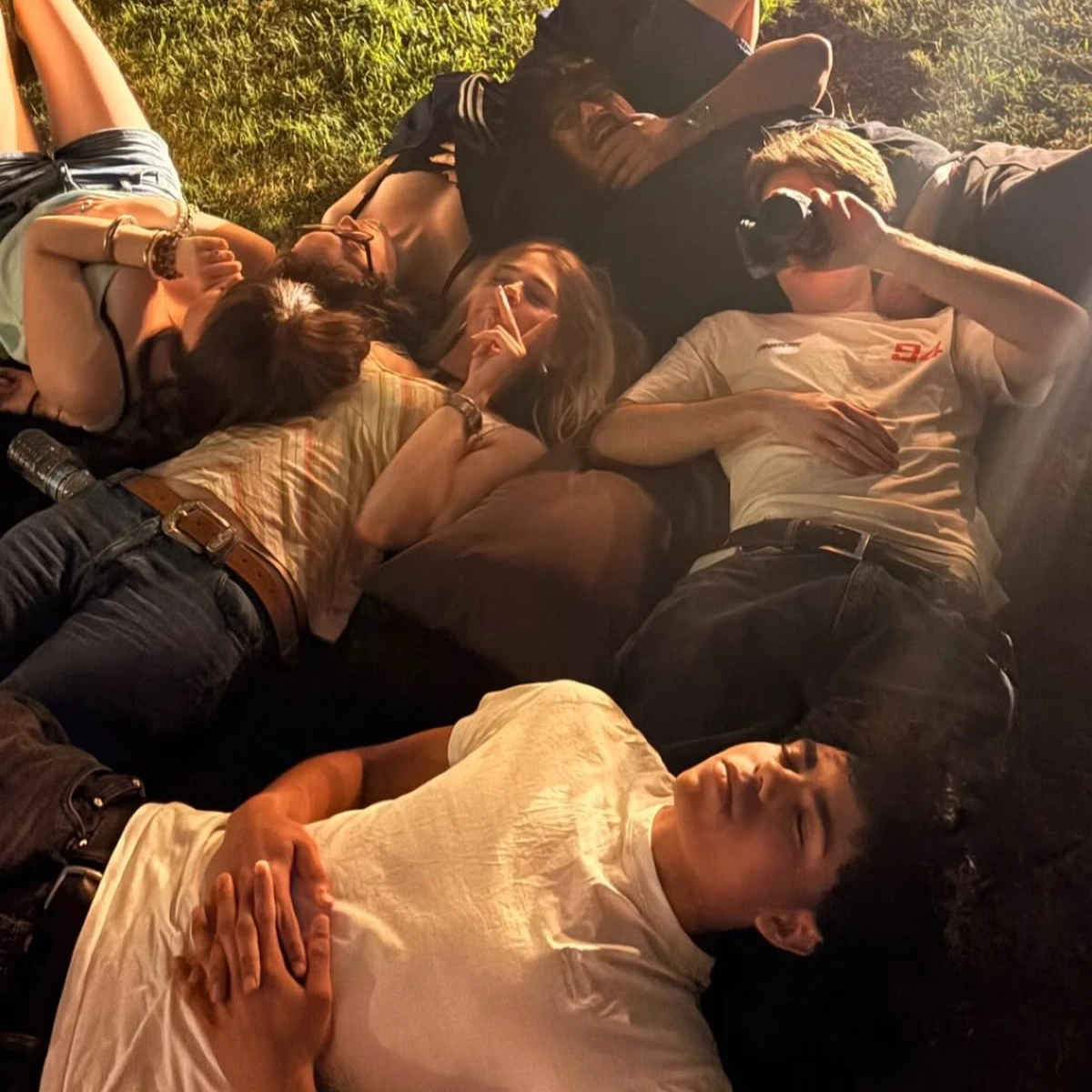 Group of friends thumbnail