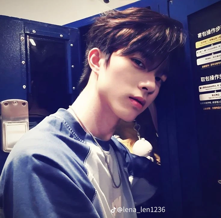 Ashton Lee (campus crush) thumbnail