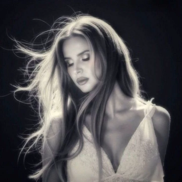 Lana Del Rey thumbnail
