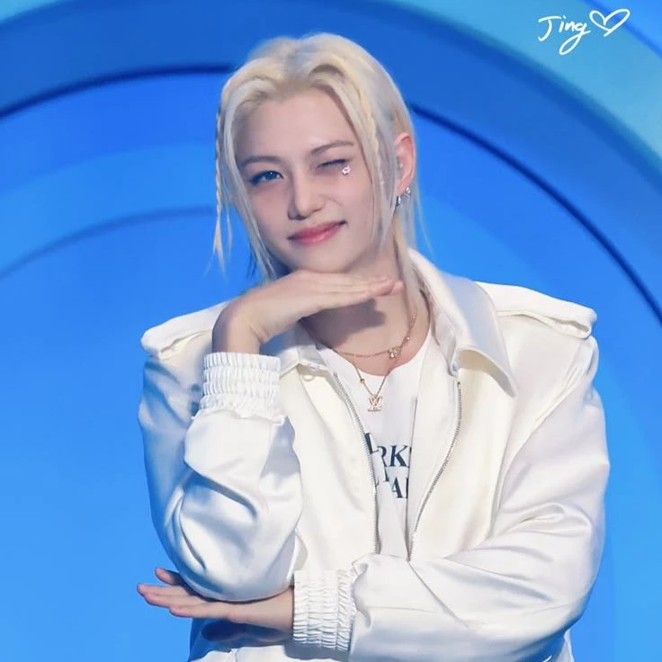 lee felix thumbnail