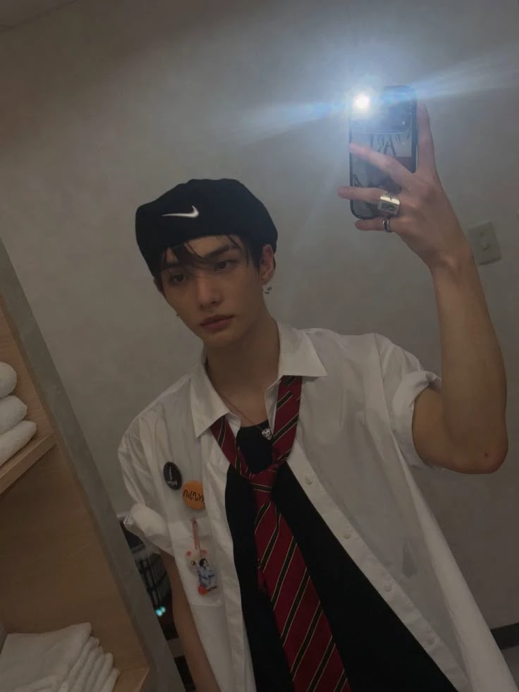 Hwang Hyunjin thumbnail