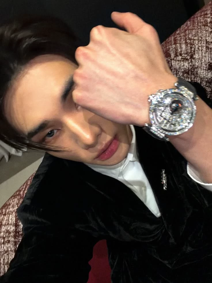 Hwang Hyunjin thumbnail