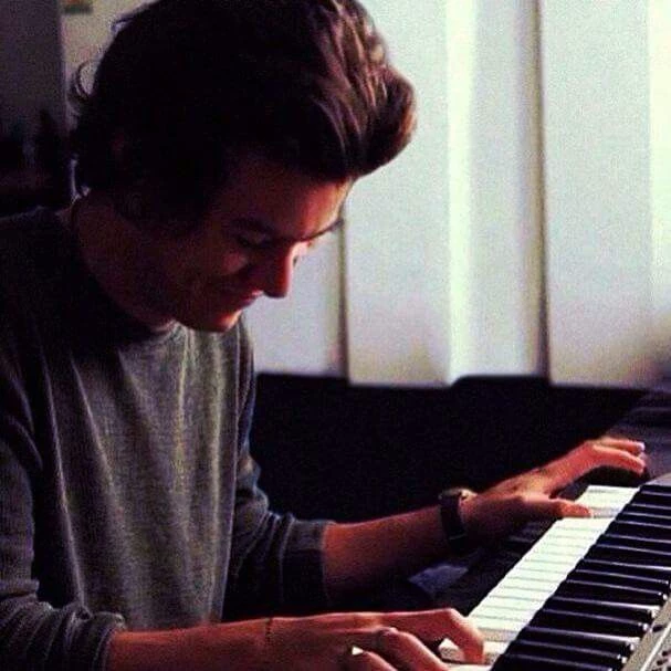 Harry Styles - piano lessons  thumbnail