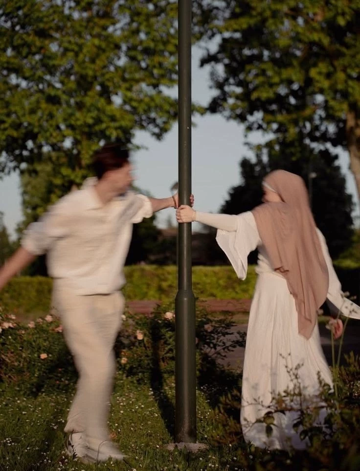 muslim girl and men  thumbnail