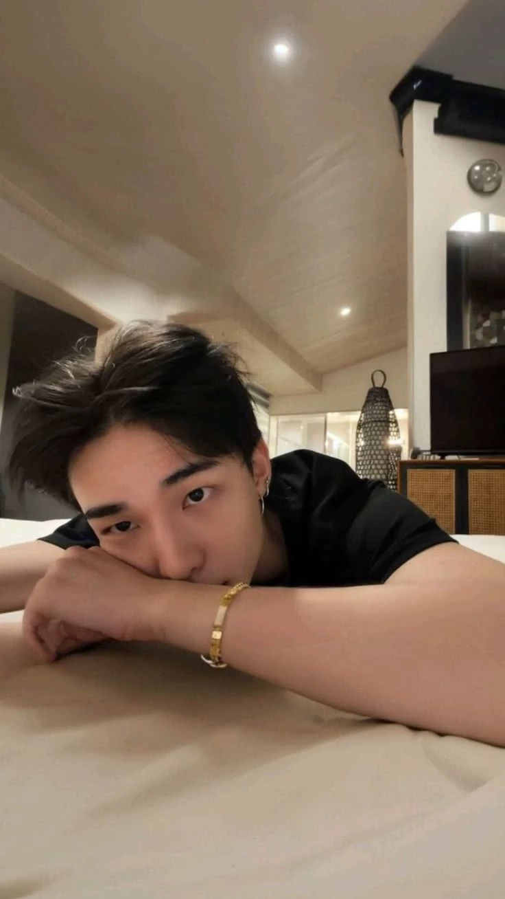 Hwang Hyunjin thumbnail
