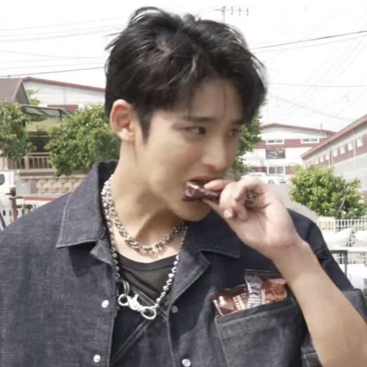 Kim Mingyu  thumbnail