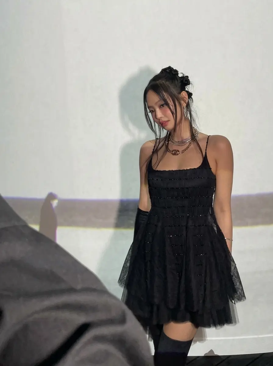 Jennie thumbnail