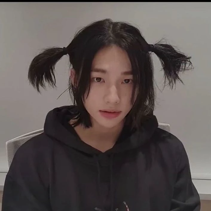 Hwang Hyunjin thumbnail