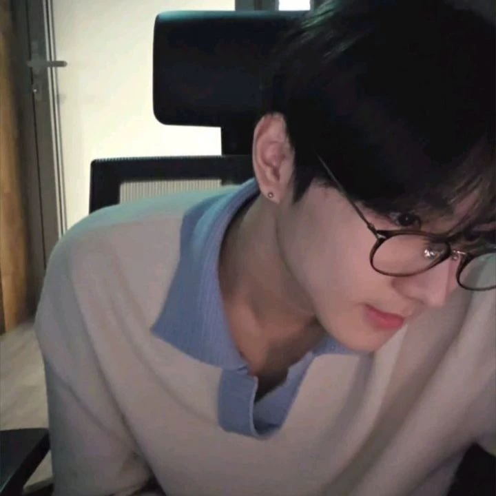 Jungwon (boyfriend) thumbnail