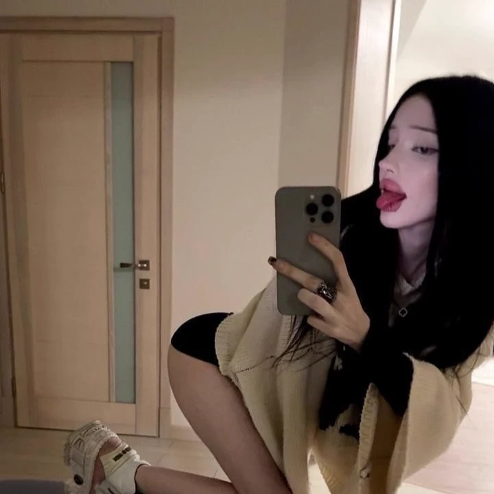 Chloe thumbnail