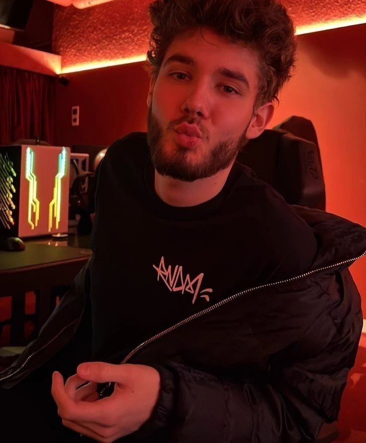 Vlad Kuertov thumbnail