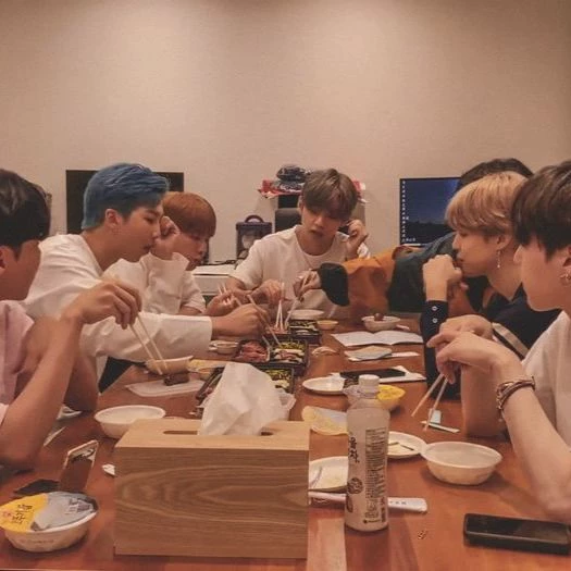 kpop group thumbnail