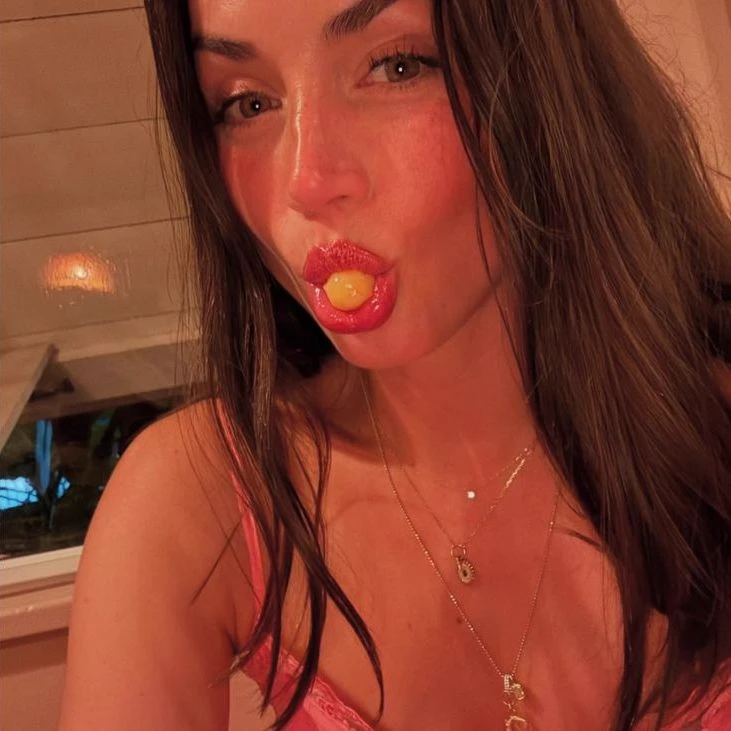 Ana de Armas thumbnail