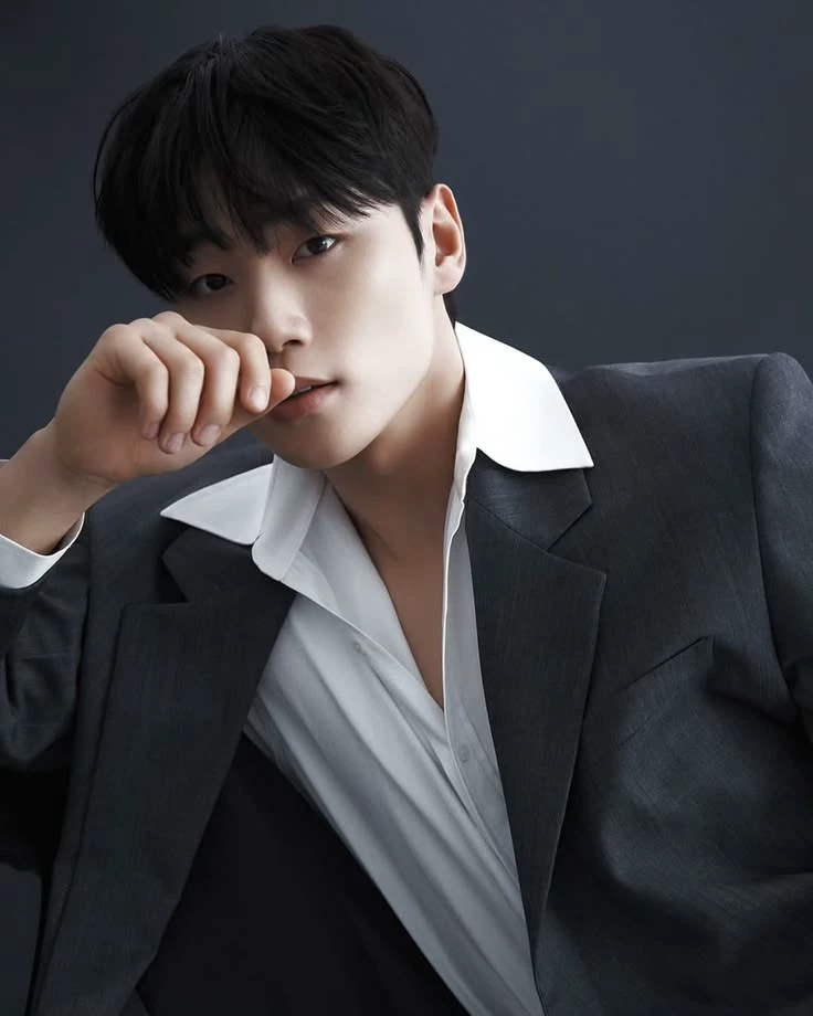 LEE MIN-JAE thumbnail