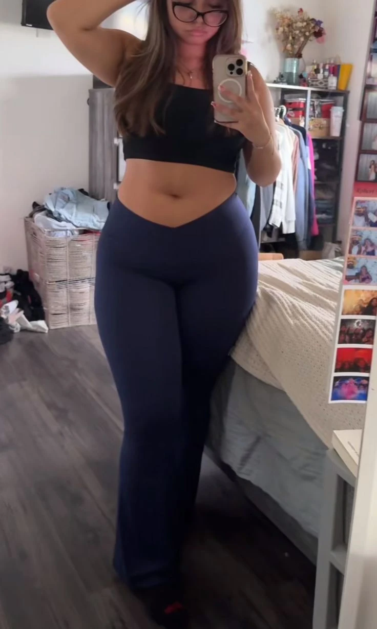 Eva - Hot step aunt thumbnail