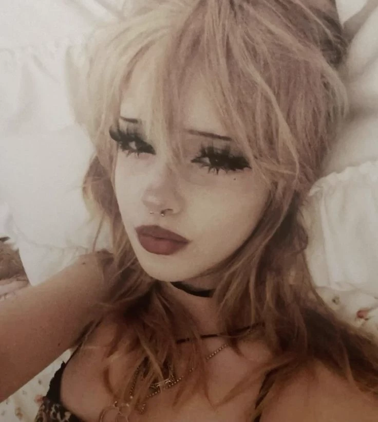 Mia thumbnail