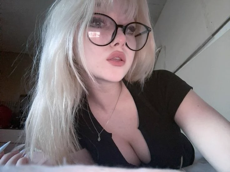 Mia thumbnail